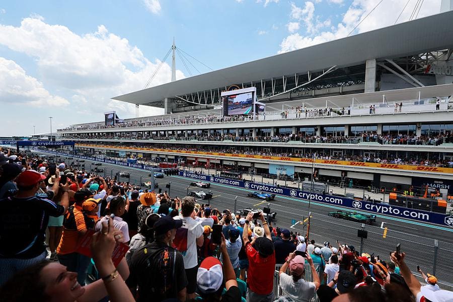 F1 araçları ABD'de yarışırken, F1'in ABD potansiyelini temsil ediyor.