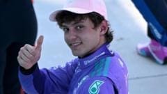 Kimi Antonelli, Miami Grand Prix'si pole pozisyonu zaferini kutluyor (Mercedes)