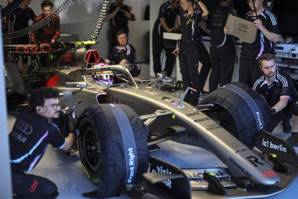 Audi Formula 1 motorundaki güvenilirlik sorunlarını gösteren detaylı bir görsel, 125 karakter max