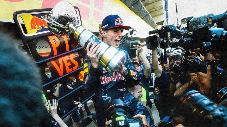 Max Verstappen, 2016 İspanya Grand Prix'sinde Verstappen'ın efsane Red Bull zaferi ile podyumda