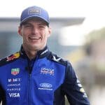 Max Verstappen, Kanada GP'sinde Red Bull aracıyla yarışırken, 120 karakter