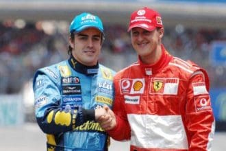 Fernando Alonso Ferrari aracı sürerken, F1 Arşiv görseli
