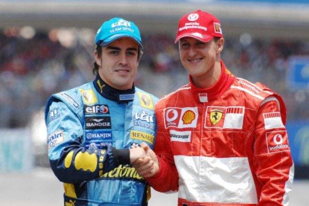 Fernando Alonso Ferrari aracı sürerken, F1 Arşiv görseli