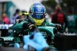 Fernando Alonso, oğlu Flavio ile birlikte padokta. Alonso'nun F1 hedefi oğlunu yarışırken görmek.