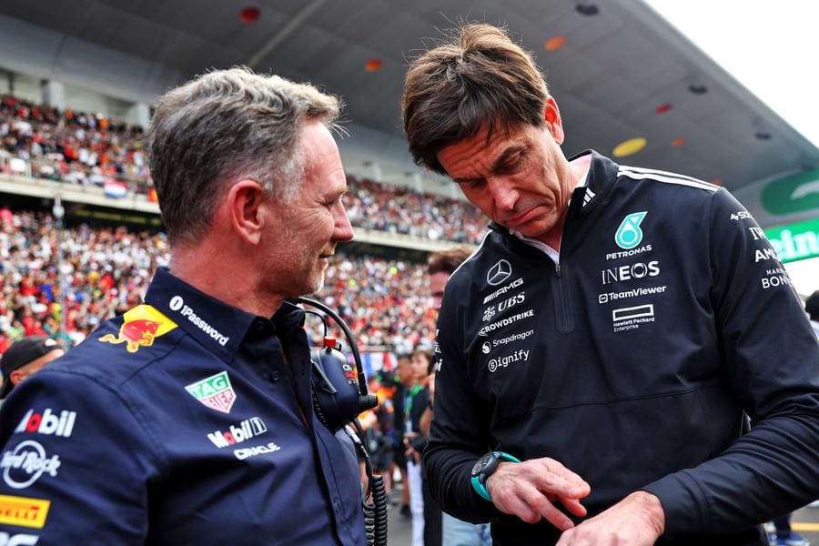 Christian Horner, Red Bull takım patronu, padokta