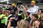 Esteban Ocon Brezilya GP Podyumu kutlaması, Alpine takımı ile birlikte.