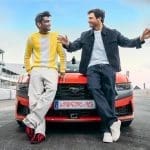 Carlos Sainz, yeni Madrid pistinde sürüş yaparken, F1 aracıyla.