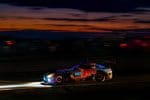 Max Verstappen, Nürburgring 24 Saat yarışında gece etabında liderliği geri alırken.