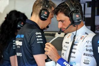 Carlos Sainz, F1 Kalifikasyon Ayarları hakkında yorum yapıyor, Ferrari garajı, 125 karakter max