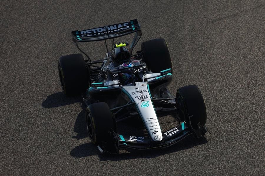 F1 2027 motor değişimi Mercedes'i nasıl etkileyecek? Görsel analizi.