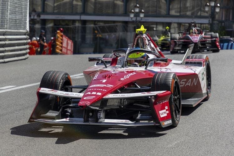 Oliver Rowland Formula E aracıyla Monaco'da zafer turunda