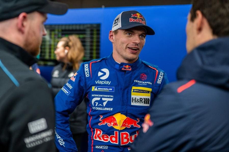 Max Verstappen Nürburgring 24 Saat yarışında aracıyla aksiyonda