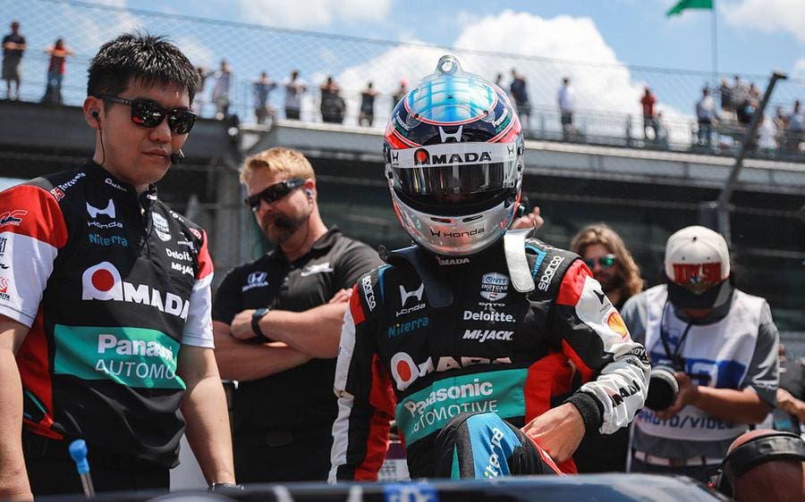 Alex Palou, 2026 Indy 500 sıralama turlarında pole pozisyonunu kazandı.