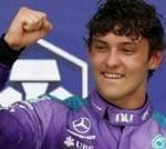 Kimi Antonelli, Miami Grand Prix'sinde zafer pozu verirken. Şampiyonluk yolunda önemli bir adım attı!