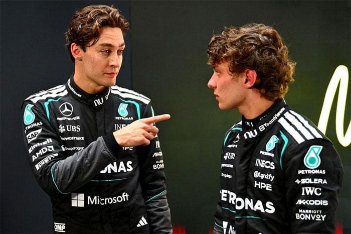 Kimi Antonelli ve George Russell Avustralya'da sohbet ederken. F1'de Antonelli Russell'ı geçiyor mu?