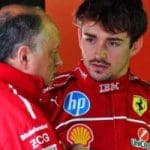 Charles Leclerc Ferrari aracıyla pistte, 125 karakter max