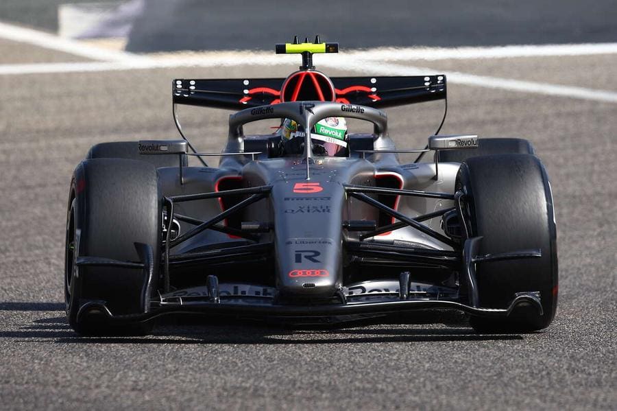 Audi F1 aracı pistte, Audi ve Motorsport Kültürü yansıtılıyor