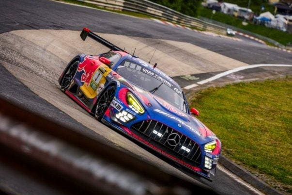 Max Verstappen Nürburgring'de zafer pozu, Alman hayranlar coştu