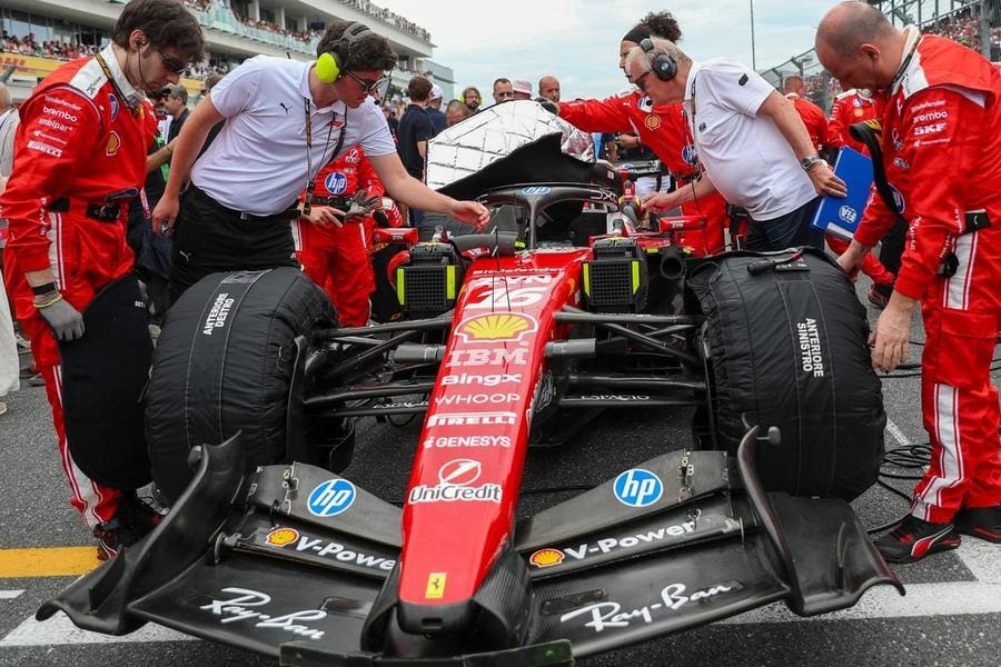 Ferrari SF-26 Kanada GP pistinde sürüş yaparken