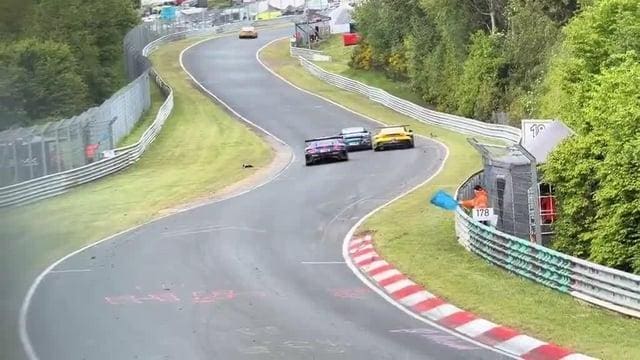 Max Verstappen Refleksleri: Nürburgring'de tehlikeli anı önledi, inanılmaz yetenek!
