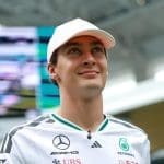 George Russell, Mercedes aracıyla pistte. Russell'dan geri dönüş bekleniyor