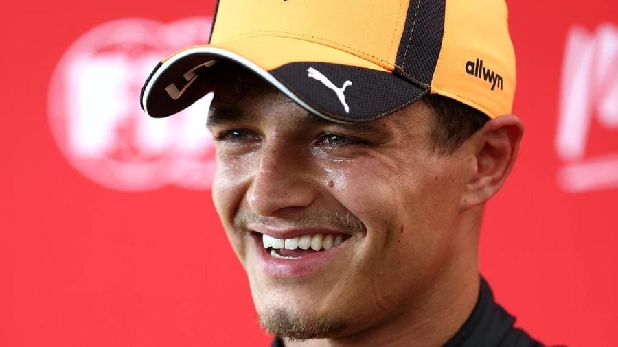 Lando Norris ve McLaren MCL38, Miami Grand Prix'sinde yarışırken