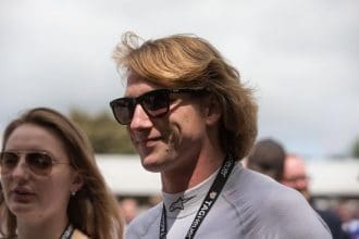 James Hunt'ın oğlu, babasının anısına saygı duruşunda bulunuyor