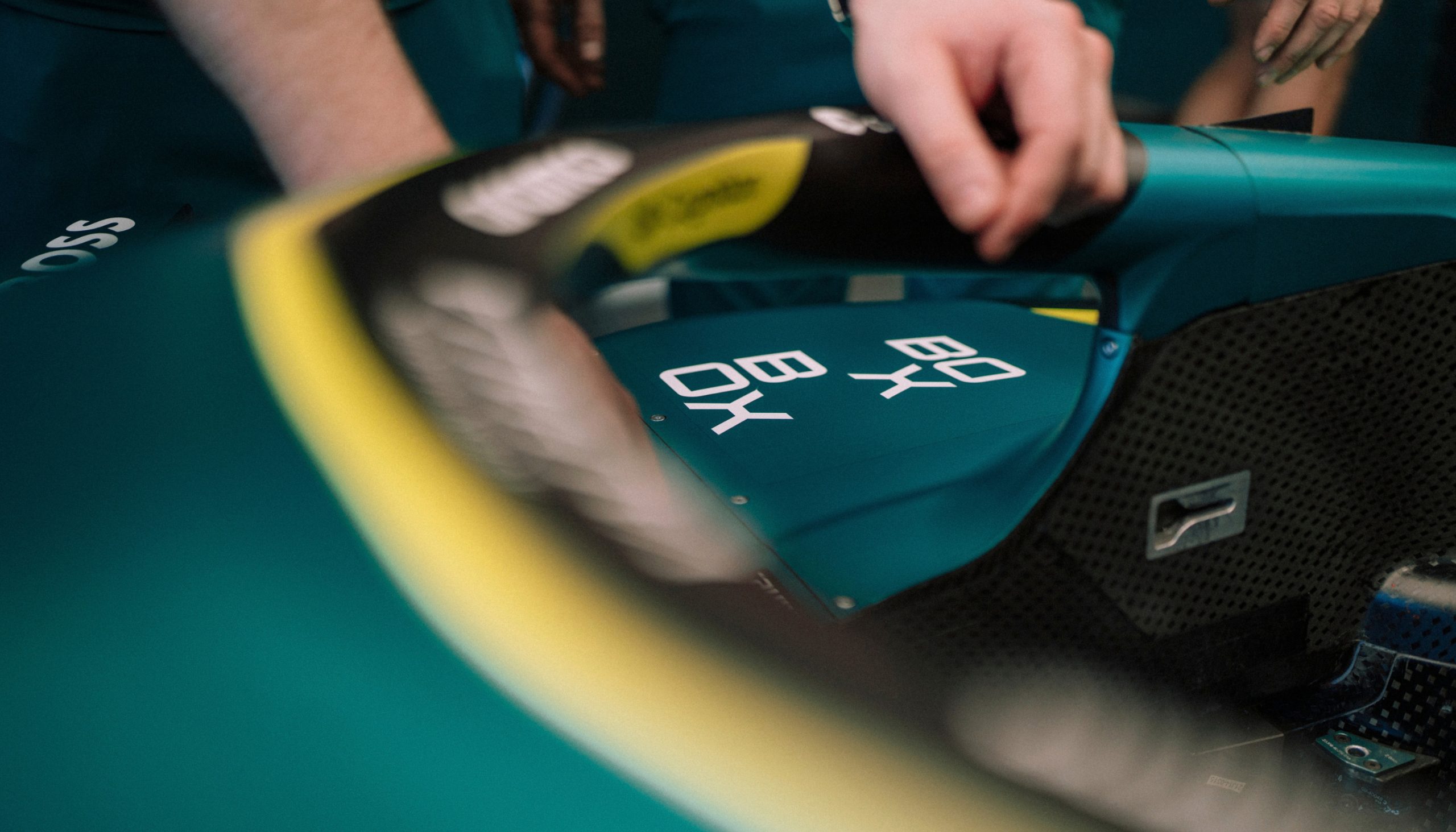 Aston Martin AMR26 BOXBOX marka livery detayı