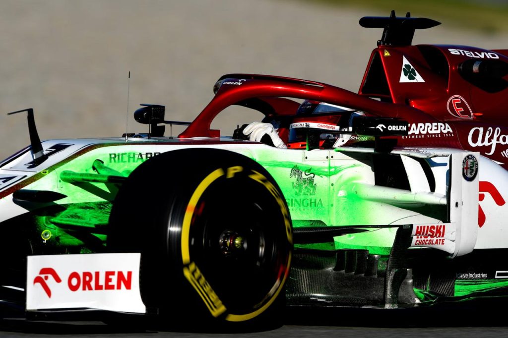Alfa Romeo C42 flow viz yeşil boya hareket halinde sidepod ORLEN Singha Richard Mille 2022