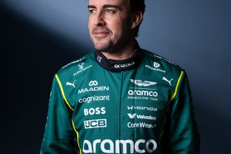 Fernando Alonso Aston Martin F1 2026 resmi sürücü portresi