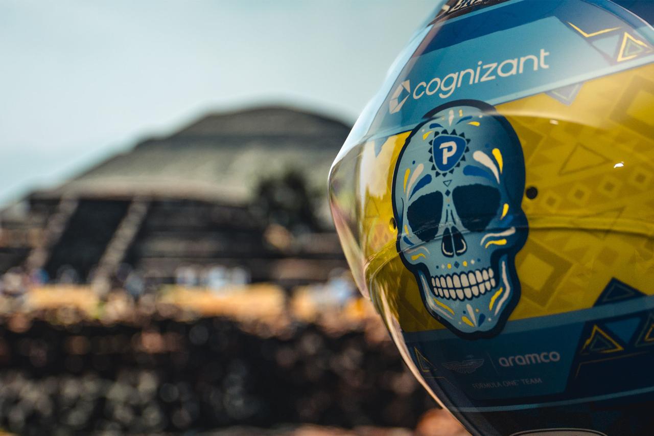 Fernando Alonso Pepperstone kask yakın çekim Día de Muertos kafatası