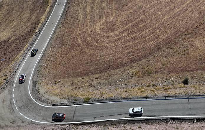 Ankara Tirmanma parkuru kus bakisi keskin viraj genel plan