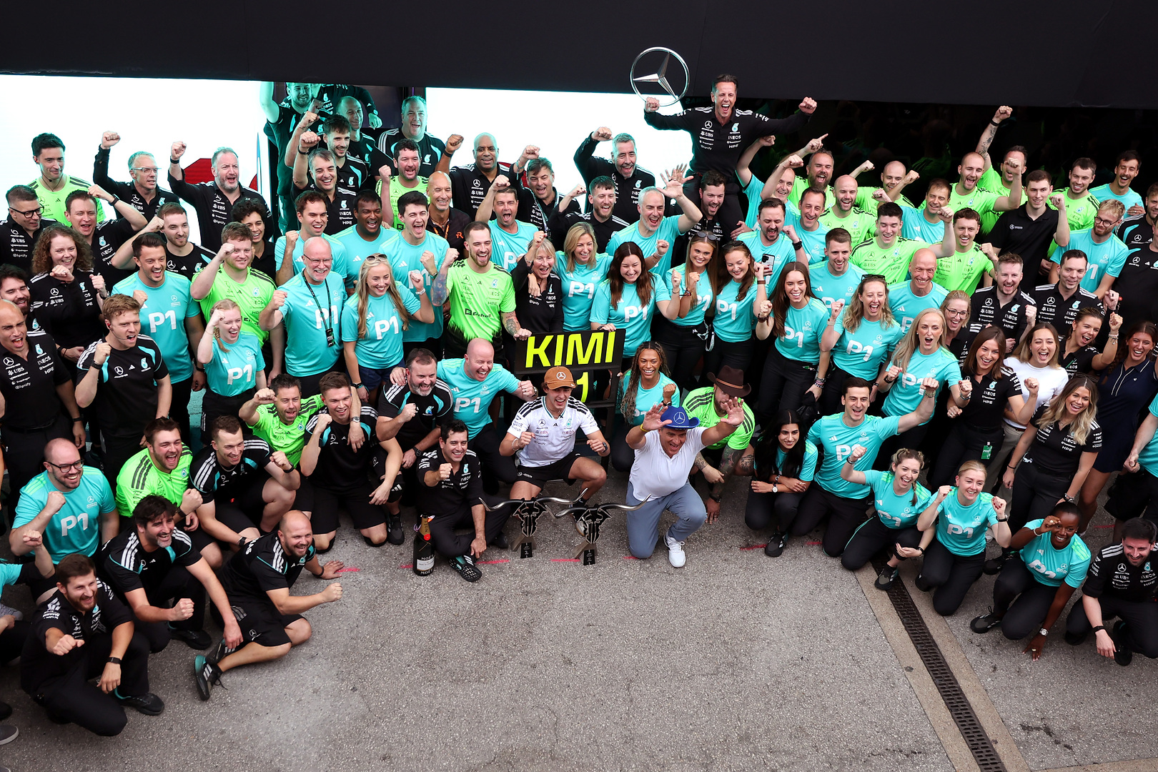 Kimi Antonelli ABD GP 2026 zafer kutlaması Mercedes AMG F1 takımıyla
