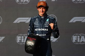 Kimi Antonelli pole pozisyonu United States 2026 Pirelli ödülü yumruk Mercedes Petronas FIA