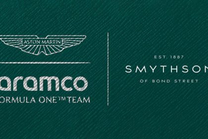 Aston Martin Aramco Formula One Team x Smythson of Bond Street Est. 1887 — resmi ortaklık logosu Racing Green