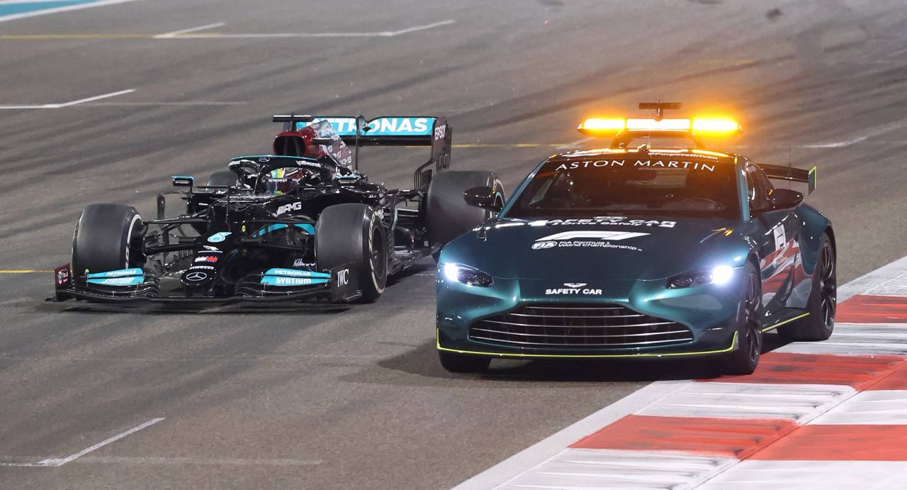 Aston Martin Safety Car Hamilton Mercedes Abu Dhabi 2021