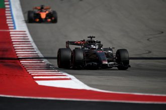 Audi R26 McLaren COTA yarış anında ABD GP 2026 kırmızı beyaz bordür