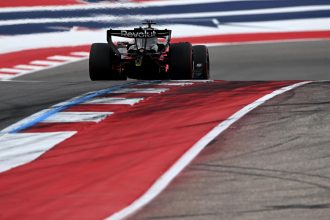 Audi R26 Revolut arka kanat kirmizi COTA bordur yakin cekim yaris ABD GP 2026