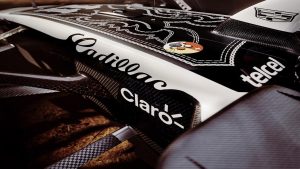 Cadillac F1 kovboy livery Claro ve Telcel sponsor detayı — Sergio Pérez'in Meksika sponsorları ve sevimli maskot, ABD GP Austin 2026