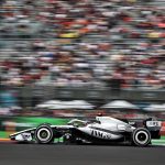 Cadillac F1 araç Mexico City Grand Prix 2026 antrenman panning shot tribünler