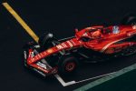 F1 2028 standart mesafe kuralı değişikliği — Formula 1 araçları pistte yan yana yarışıyor