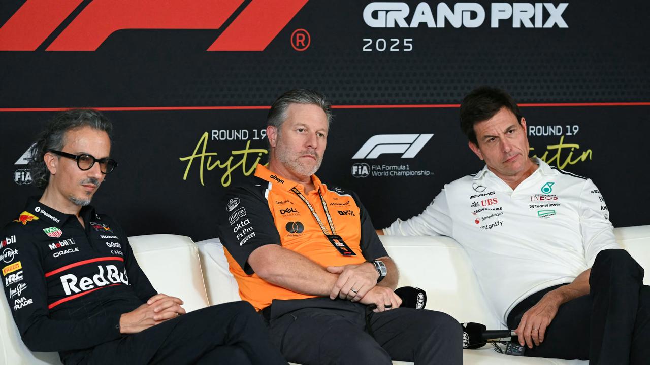 F1 takım patronları Austin 2025 basın toplantısı — Red Bull, McLaren (Zak Brown), Mercedes (Toto Wolff)