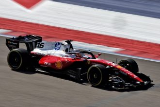 Leclerc Austin'de Verstappen'i 0.084 saniye geride bıraktı