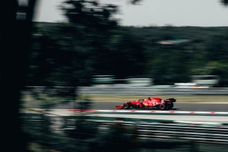 Red Bull radyosuz yarışmalı mı?