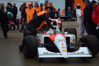McLaren beş F1 aracını satışa çıkarıyor