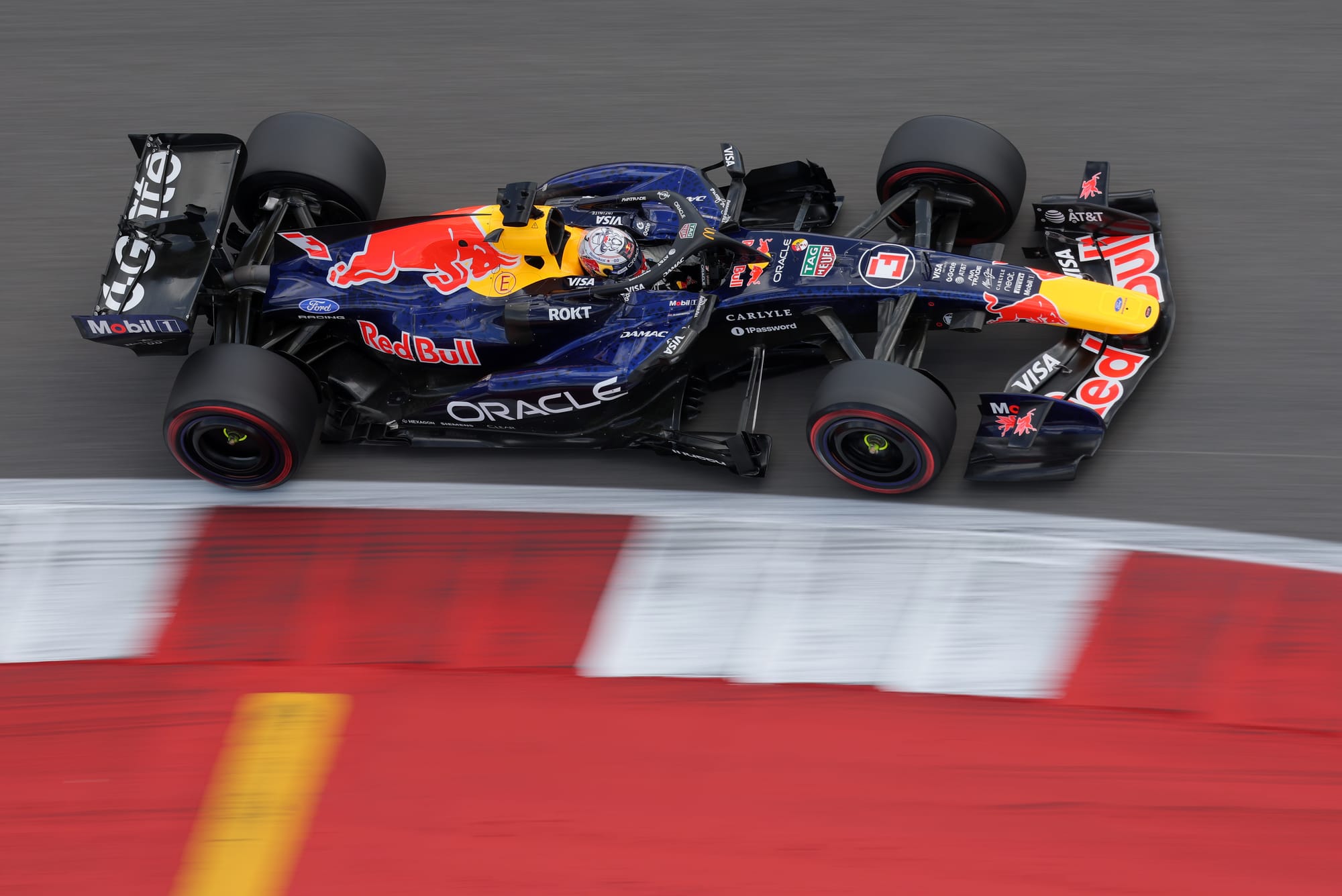 Antonelli Verstappen'i hangi virajlarda geçti?