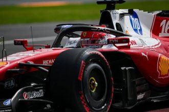 Leclerc-é a második edzés is, Verstappen ütközésbe keveredett