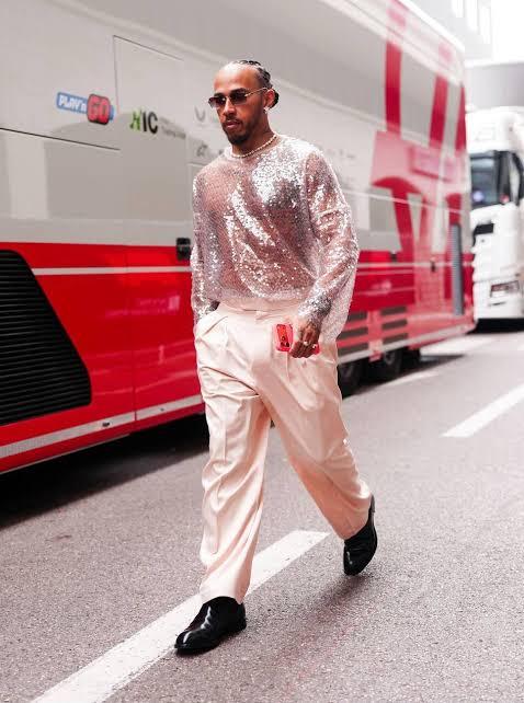 Lewis Hamilton Ferrari paddock stil sequin üst New York SoHo 2026 ABD GP