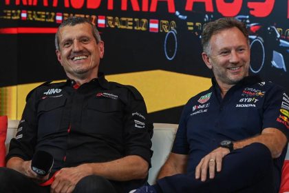 Christian Horner ve Guenther Steiner Avusturya Grand Prix paddock alanında