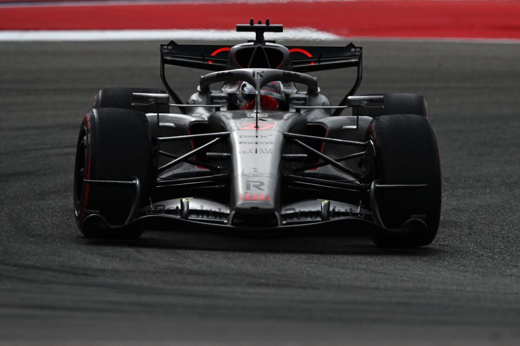 Nico Hulkenberg 27 Audi R26 onde tam cekim Revolut Aleph Visit Qatar COTA kirmizi bordur ABD GP 2026